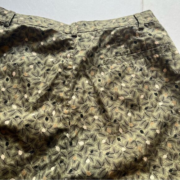 Gap Women's Bermuda Shorts Size 32 Green and Tan Leaf Print - Picture 5 of 8